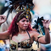 Carnaval de Guyane. Parade du littoral à Kourou. Deguisement. Touloulou. Masques. Costumes. Marionnettes. Diables rouges. Noir marron. Neg marron. Balayseuses.
