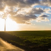 Eoliennes - Developpement durable - Soleil - ROute - Champ