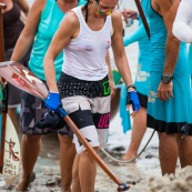 Course de pirogue en Guyane a Montsinery tonnegrande. P12 et P4 (12 places et 4 places). Organise par le club de canoe kayak et pirogue de Cayenne (ASPAG). Deguisements des equipages.