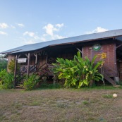 Gite akenou a Saul en Guyane.  Hebergement, tourisme, chambres. Village a l'interieur de la Guyane.