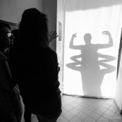 Lycee damas a Remire Montjoly Guyane.  Nuit des etoiles. theatre. Monstre a mains. Ombre chinoise.