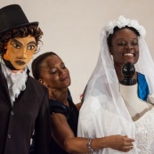 Theatre en Guyane. Compagnie de theatre guyanaise. Spectacle. Deguisement. Compagnie Barjots et Sur les Rives.