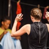 Theatre en Guyane. Compagnie de theatre guyanaise. Spectacle. Deguisement. Compagnie Barjots et Sur les Rives.