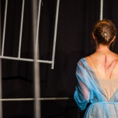 Theatre en Guyane. Compagnie de theatre guyanaise. Spectacle. Deguisement. Compagnie Barjots et Sur les Rives.