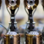 Usine de fabrication de roues de rollers en France. Caroussel entierement automatise pour la coulee de la gomme en polyurethane. Le moyeu en plastique ets place dans les moules, qui se referment, puis le PU est coule.