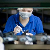 Usine de chaussures en Chine.