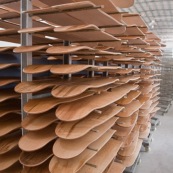 Usine en Chine : planches de skateboard.