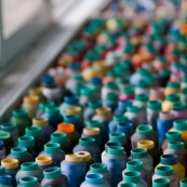 Ensemble de bobines de fils pour machines a coudre, usine en Chine.