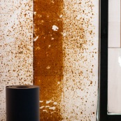 Usine en Chine. Fenetre. Graphisme.